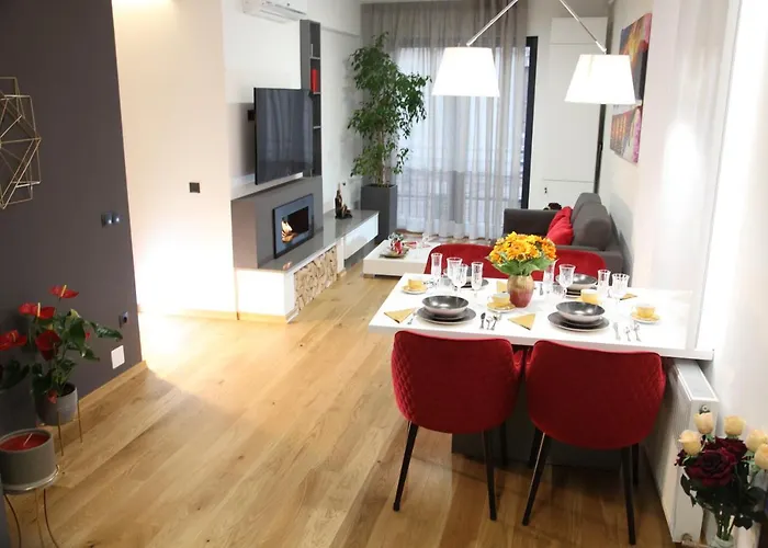 5 Stars Luxury For Business Travelers-Near Avram Iancu Square-2 King Bedrooms 1 Living-Free Private Parking