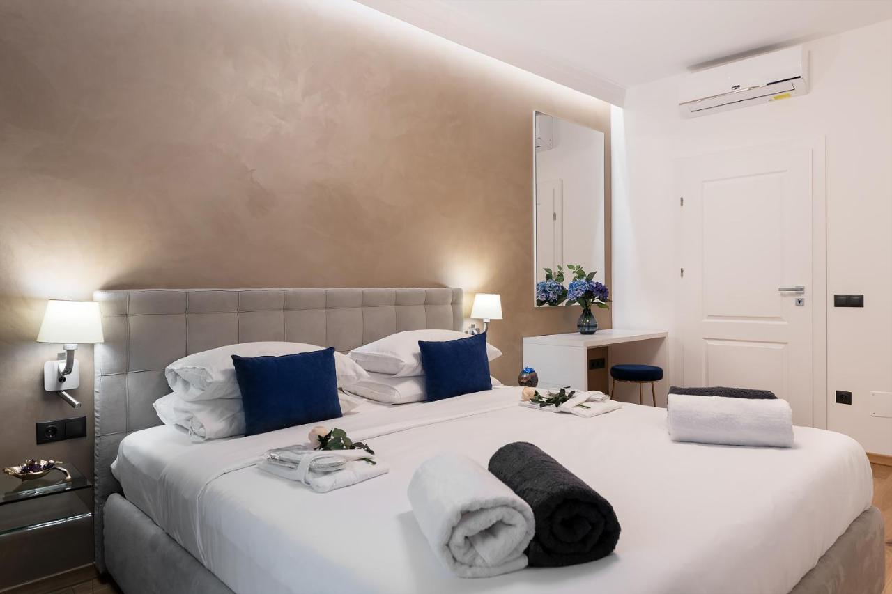 5 Stars Luxury For Business Travelers-avram Iancu Square-2 King Bedrooms 1 Living-free Private Parking Apartament *