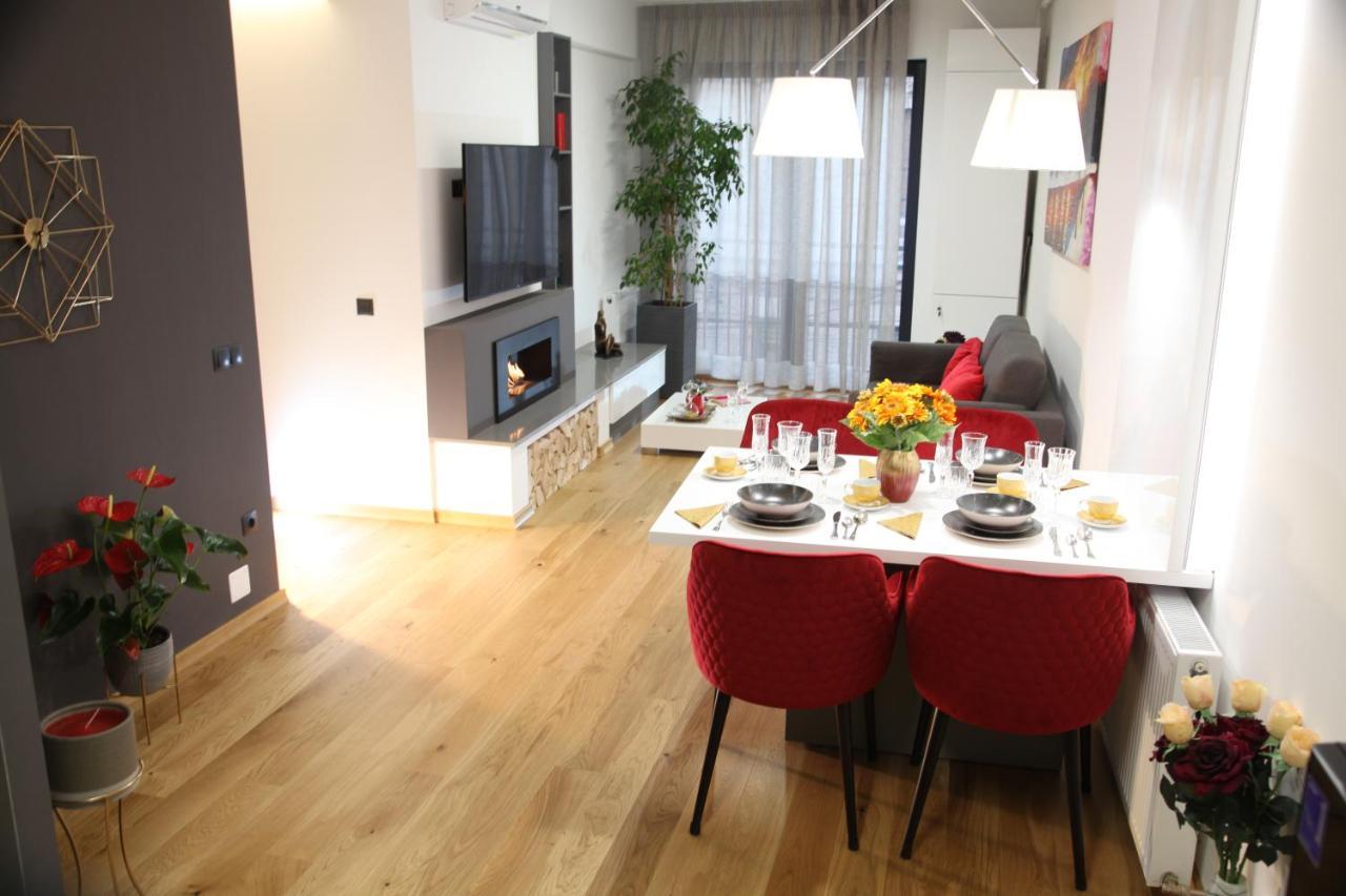 5 Stars Luxury For Business Travelers-avram Iancu Square-2 King Bedrooms 1 Living-free Private Parking Cluj-Napoca