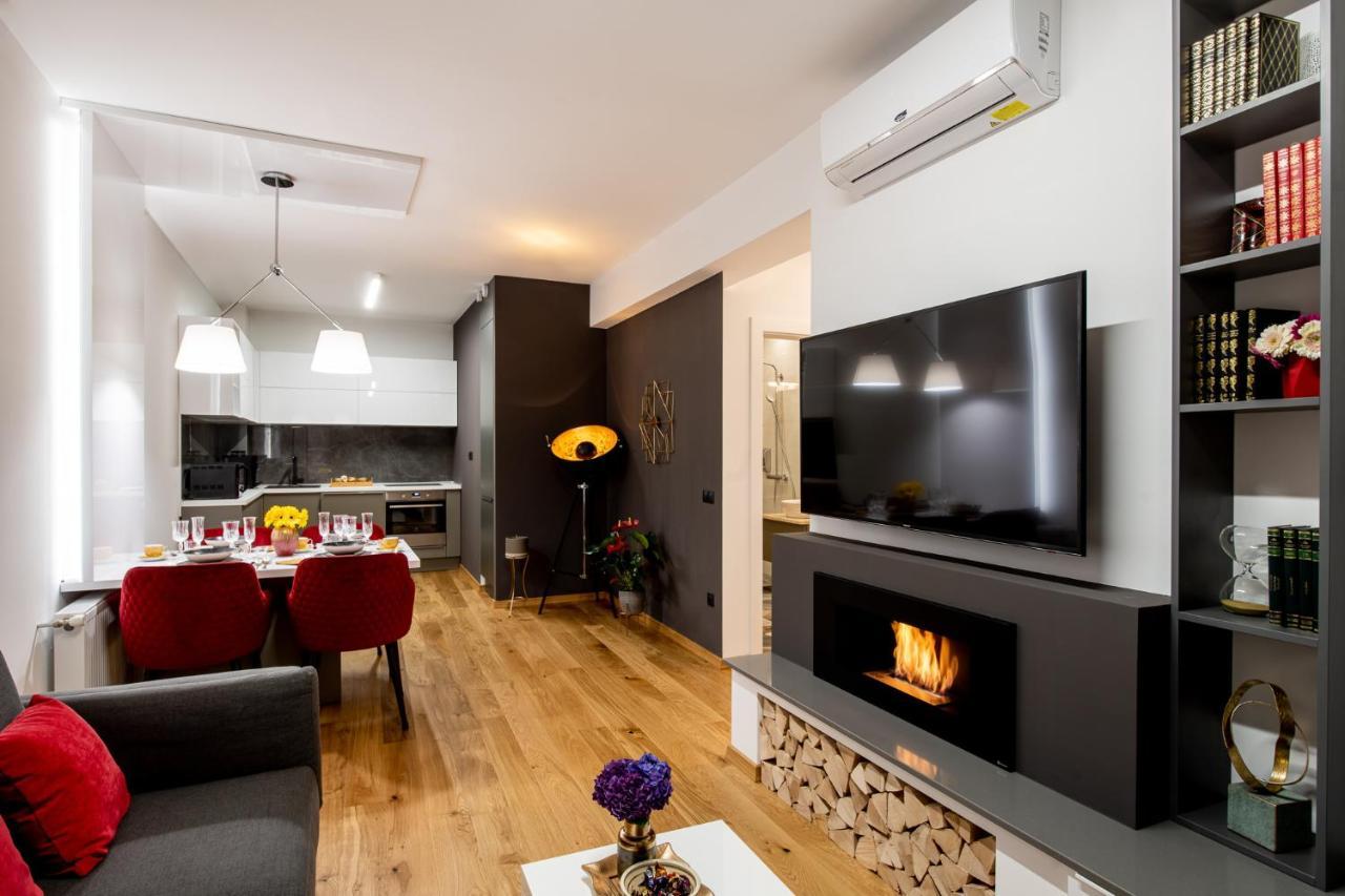 Apartament 5 Stars Luxury For Business Travelers-avram Iancu Square-2 King Bedrooms 1 Living-free Private Parking *