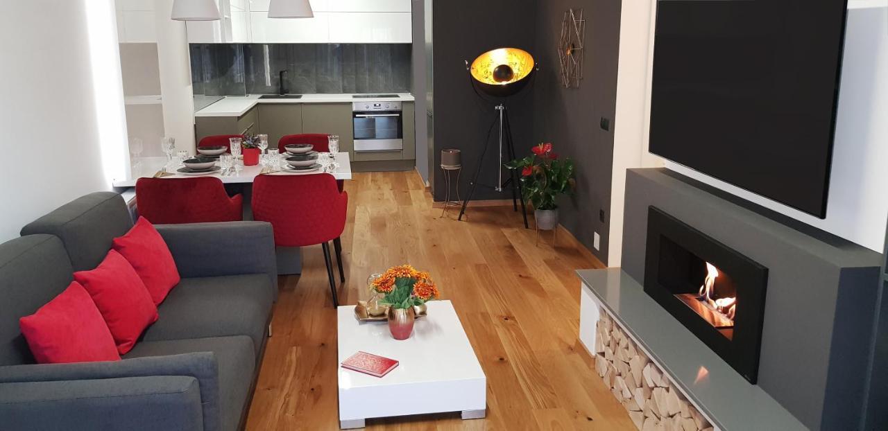 5 Stars Luxury For Business Travelers-avram Iancu Square-2 King Bedrooms 1 Living-free Private Parking Cluj-Napoca
