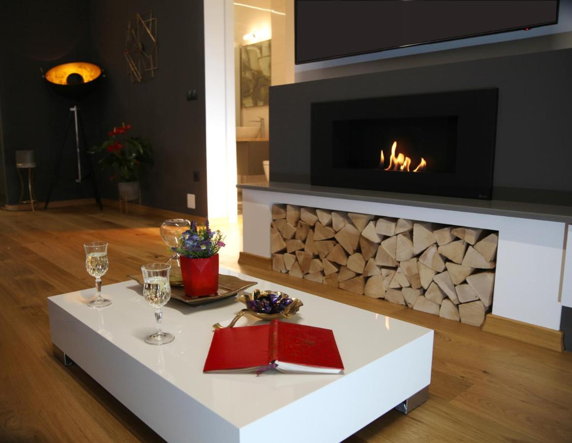 Apartament 5 Stars Luxury For Business Travelers-avram Iancu Square-2 King Bedrooms 1 Living-free Private Parking *