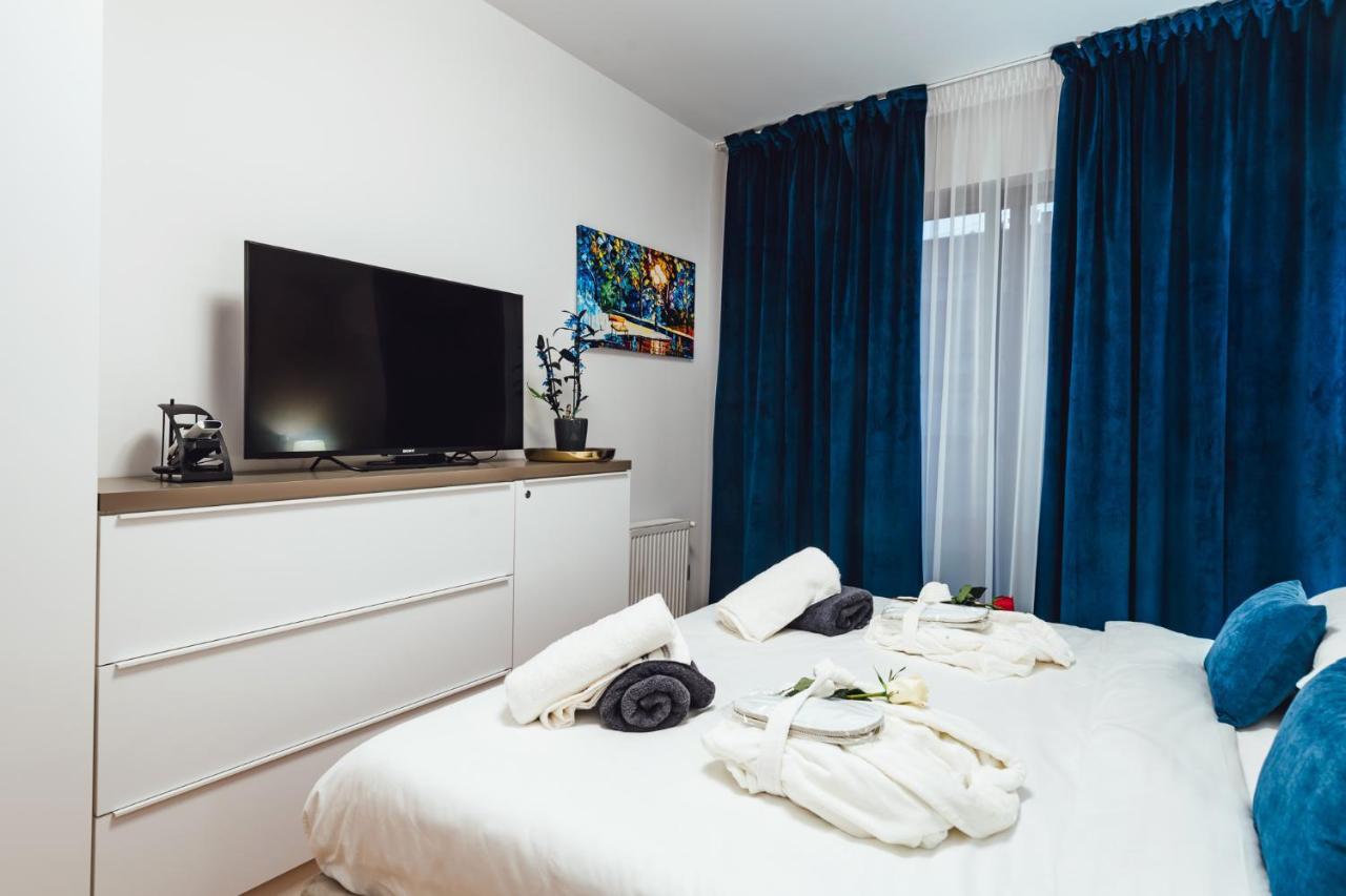 Apartament 5 Stars Luxury For Business Travelers-avram Iancu Square-2 King Bedrooms 1 Living-free Private Parking Cluj-Napoca