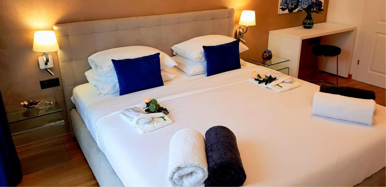 5 Stars Luxury For Business Travelers-avram Iancu Square-2 King Bedrooms 1 Living-free Private Parking Apartament