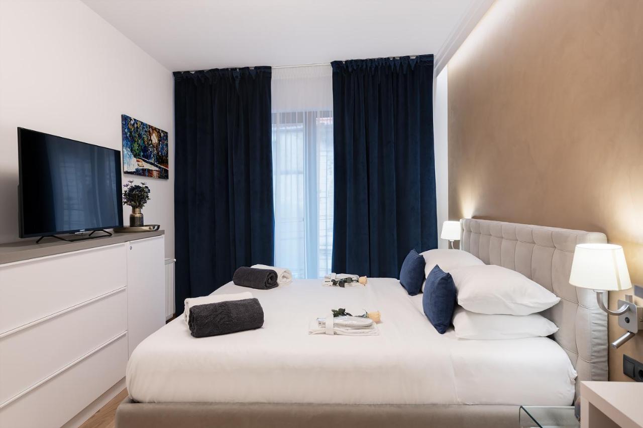 5 Stars Luxury For Business Travelers-avram Iancu Square-2 King Bedrooms 1 Living-free Private Parking * Cluj-Napoca