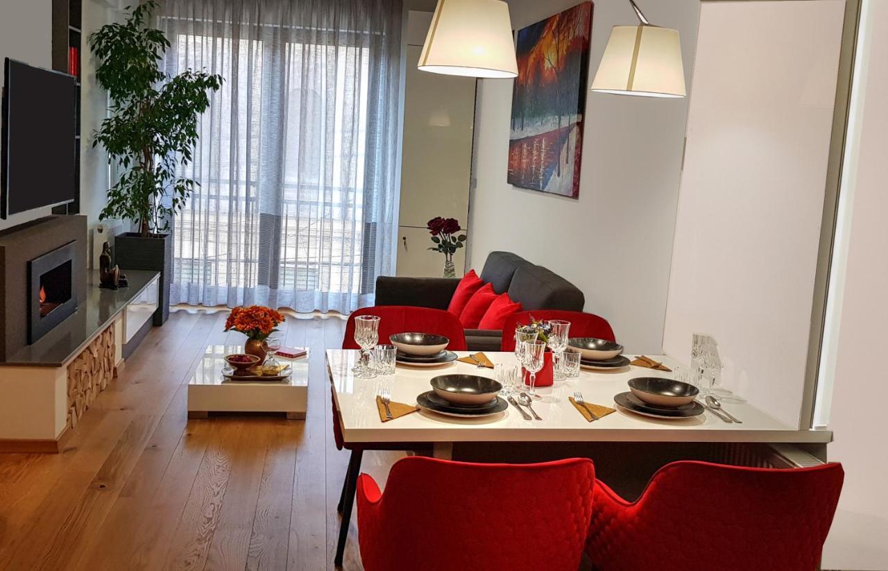 Apartament 5 Stars Luxury For Business Travelers-avram Iancu Square-2 King Bedrooms 1 Living-free Private Parking *