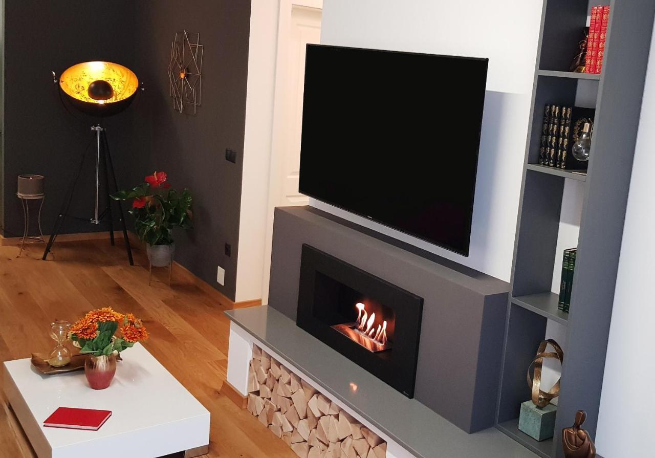 5 Stars Luxury For Business Travelers-avram Iancu Square-2 King Bedrooms 1 Living-free Private Parking Apartament
