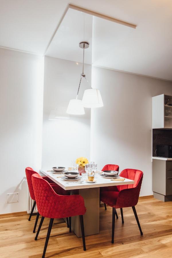 5 Stars Luxury For Business Travelers-avram Iancu Square-2 King Bedrooms 1 Living-free Private Parking