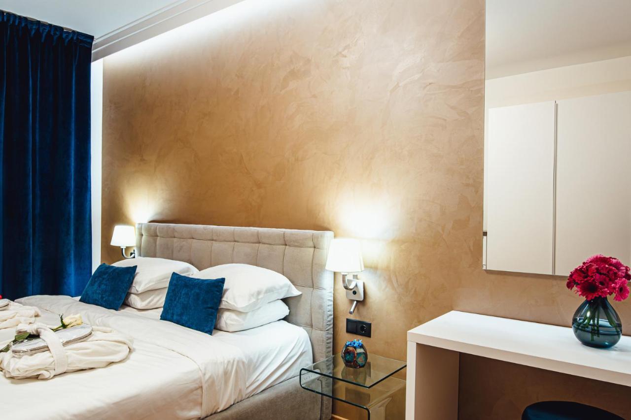 5 Stars Luxury For Business Travelers-avram Iancu Square-2 King Bedrooms 1 Living-free Private Parking Apartament